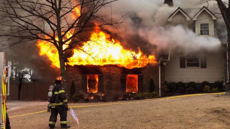 خطرات ایمنی شامل آتشسوزی و انفجار