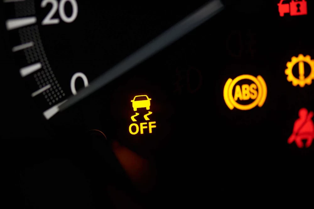 بررسی علت روشن شدن چراغ لغزش