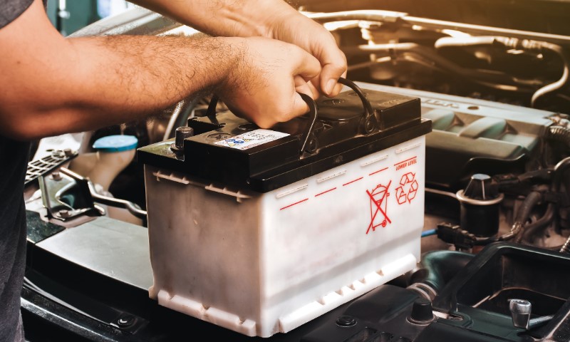 نشانه‌های ضعیف یا خراب شدن باتری