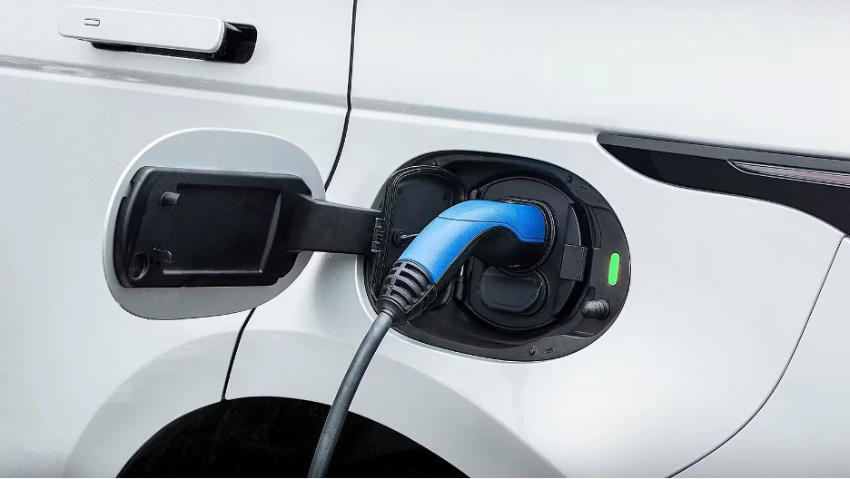 مزایای افزایش فروش خودروهای الکتریکی و هیبریدی